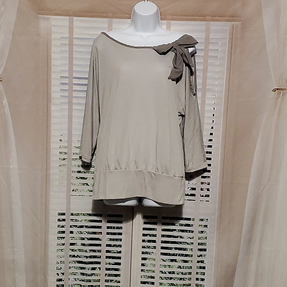 True Freedom one cold shoulder with bow gray tunic top
